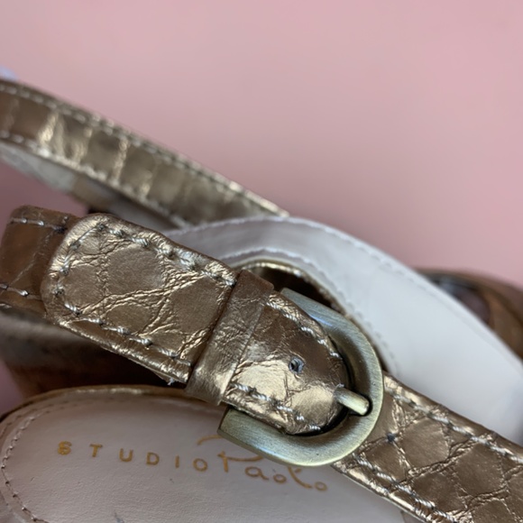 Sandals / wedges., size 7. Gold color. - Picture 10 of 10